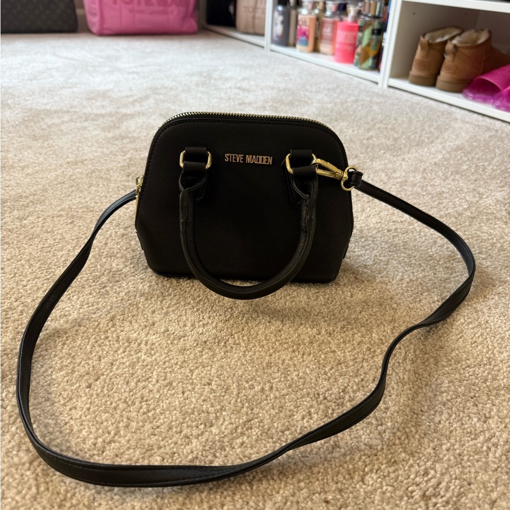 Steve Madden Black Crossbody Bag with Sleek Design